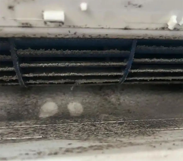 中方空调吹的风有股烧焦味是怎么回事